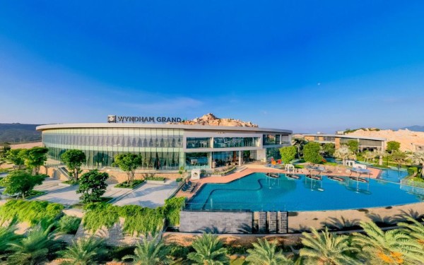 Wyndham Grand KN Paradise Cam Ranh: Trải Nghiệm Nghỉ Dưỡng 5 Sao Đẳng Cấp Tại Nha Trang